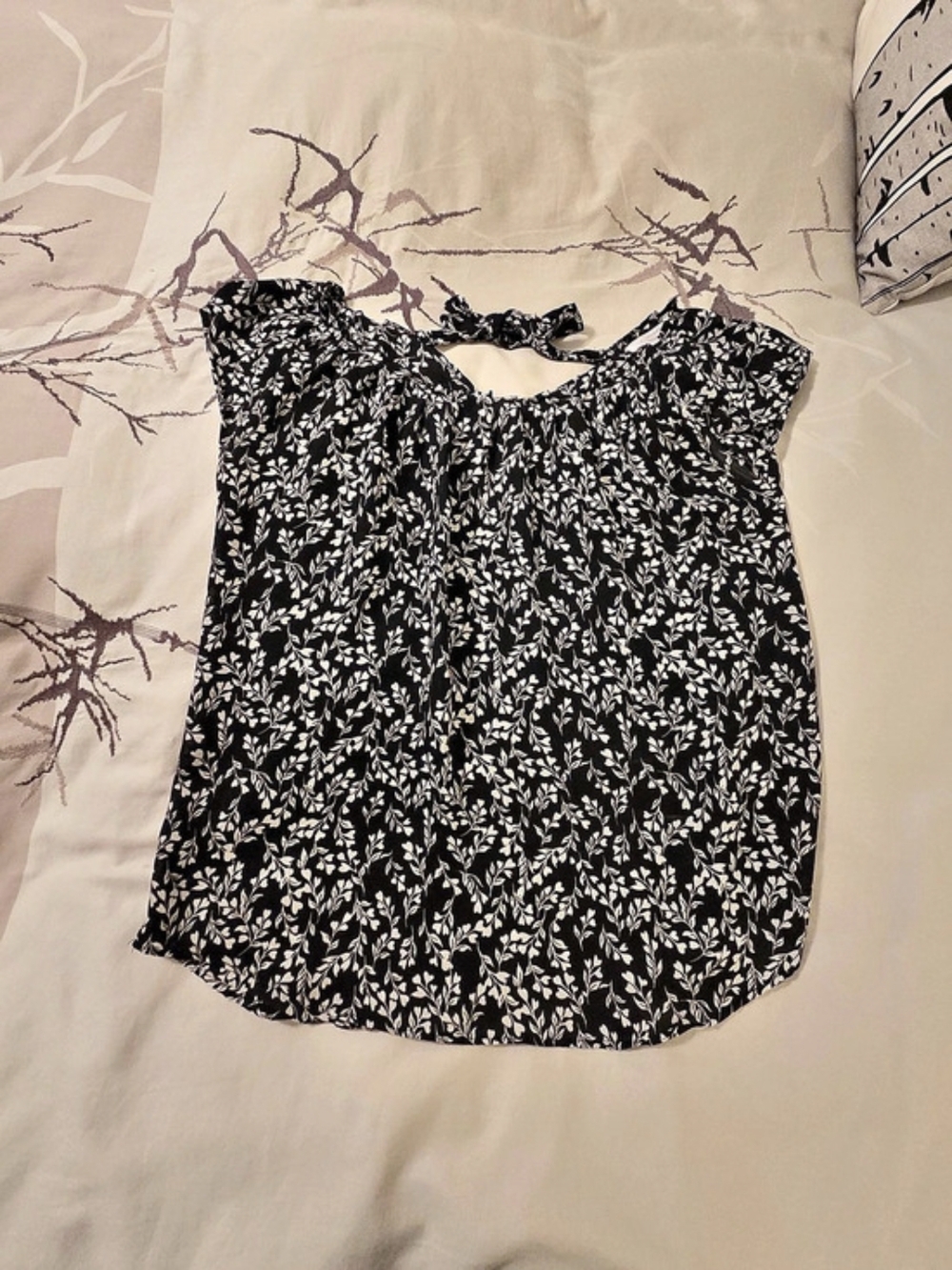LC Lauren Conrad Black White Floral Tie-Neck Cap Sleeve Blouse XS